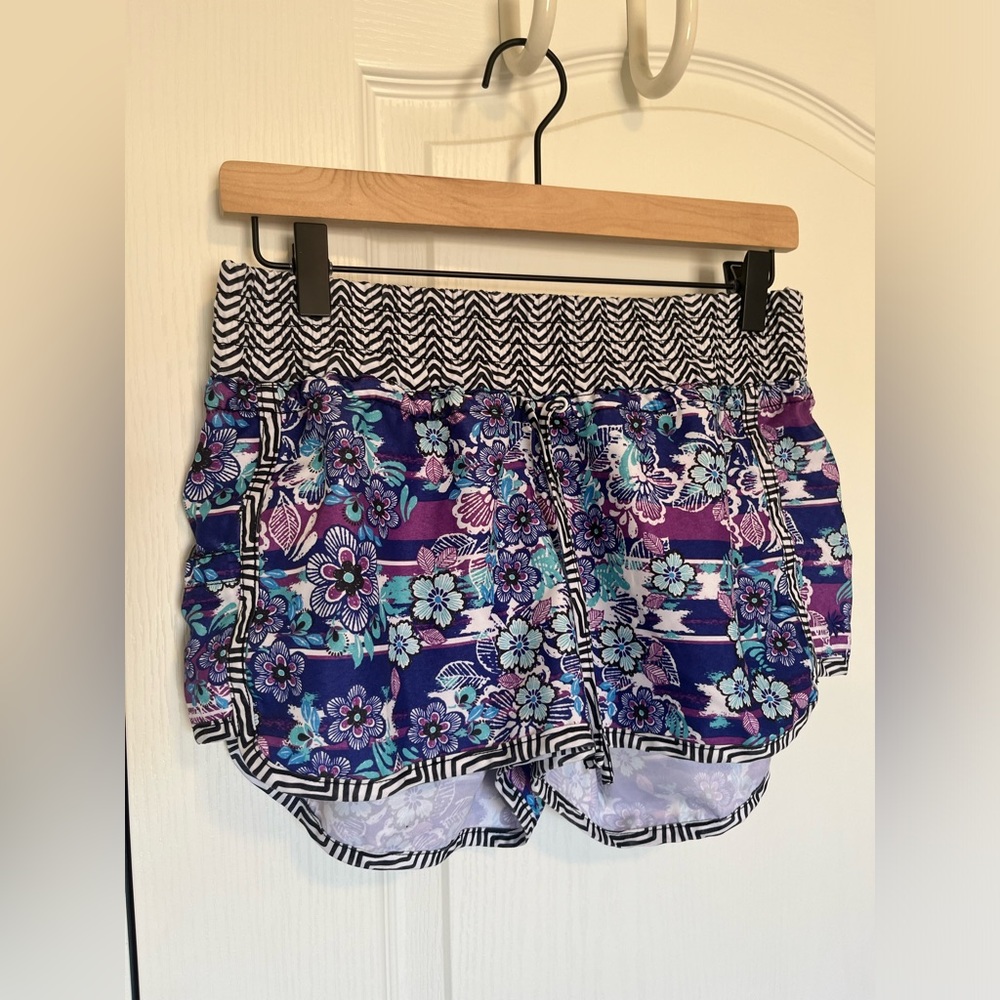 Athleta Lanai Floral Short Size 4